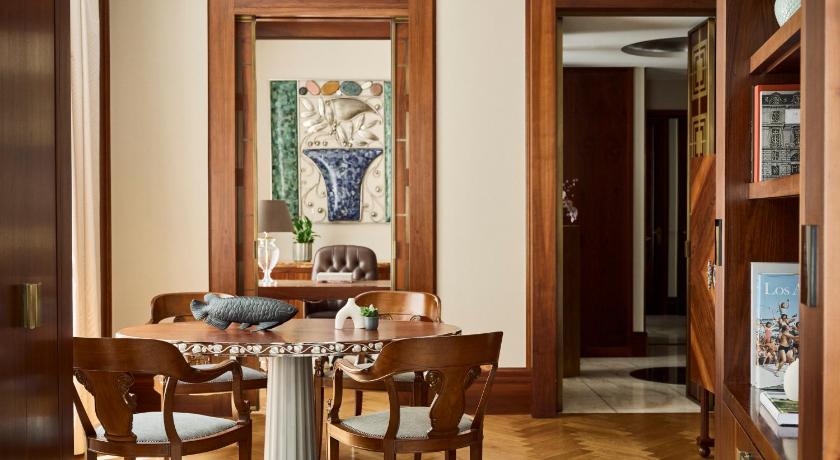 Image of Diplomat Suite 10