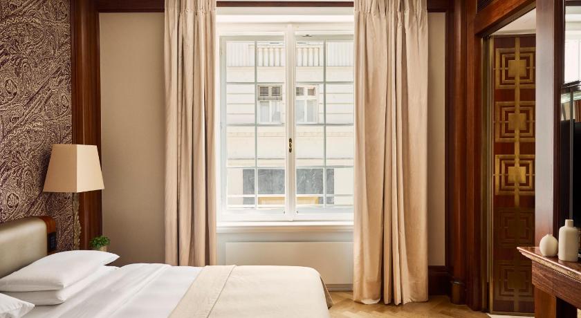 Image of Diplomat Suite 8