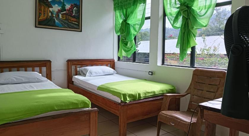 Imagen de Habitación Doble con baño compartido - 2 camas (Twin Room with Shared Bathroom) 0