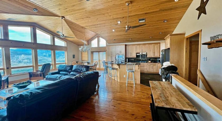 Wapiti Wapiti Valley Magic, East Yellowstone 4-Star Accommodation restaurant