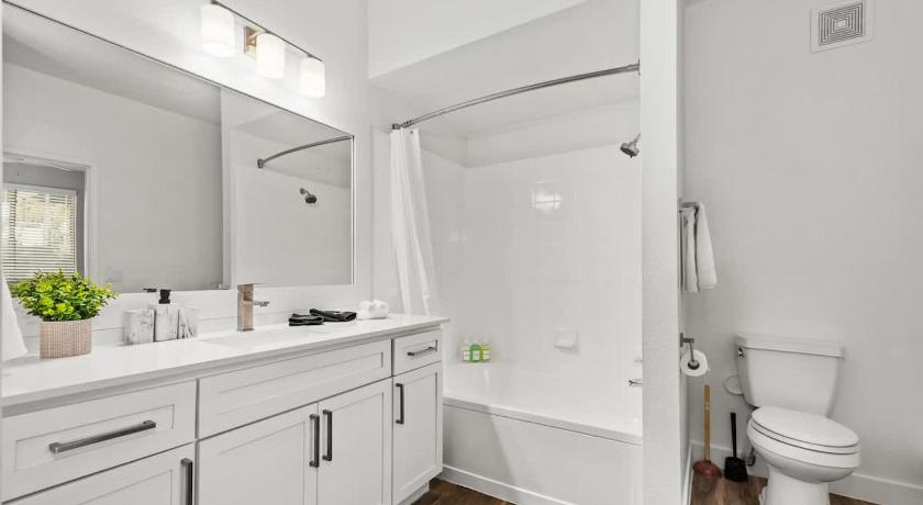 피닉스 (AZ) 2BR Retreat near Thompson Peak with Pool Grill & Parking 4성급 숙소 객실