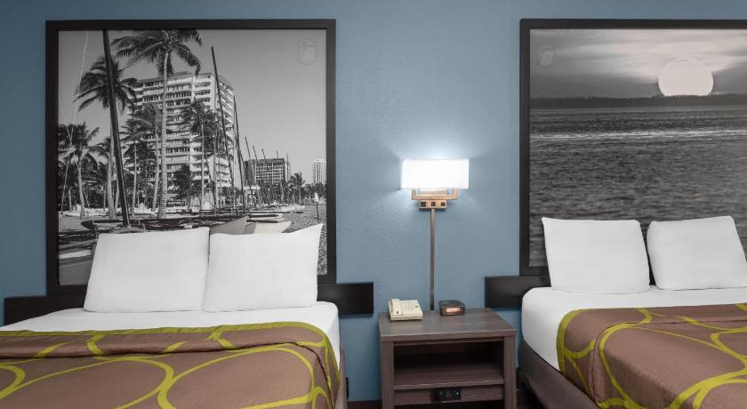 Image of 2 Queen Beds Non-Smoking 1