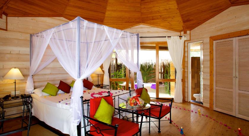 Image of Jacuzzi Beach Villa 0