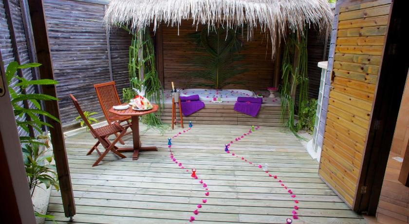 Image of Jacuzzi Beach Villa 12