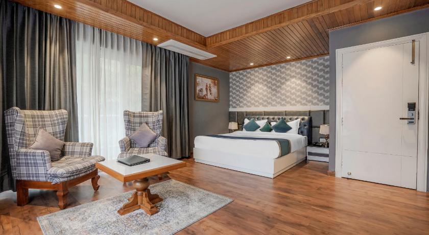 Image of Superior Balcony Room 4