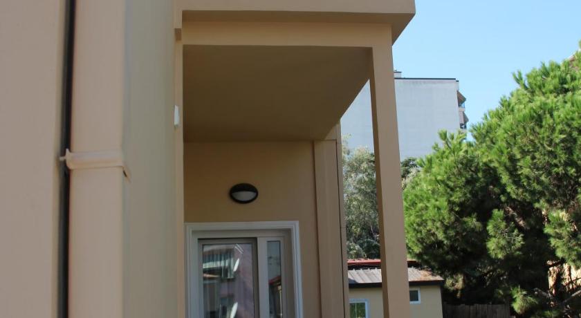 Hotel Hermes Tirana photo