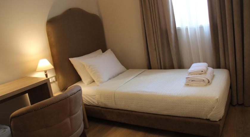 Hotel Hermes Tirana photo