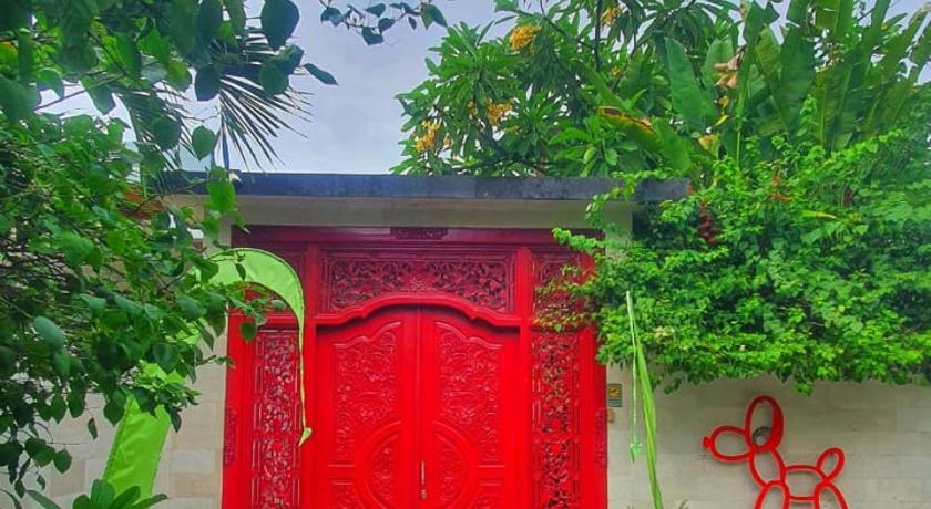Le Chien Rouge – Lovina Beach, CO