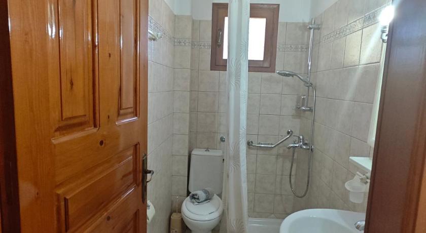 Image of Twin Room with Sea View 10