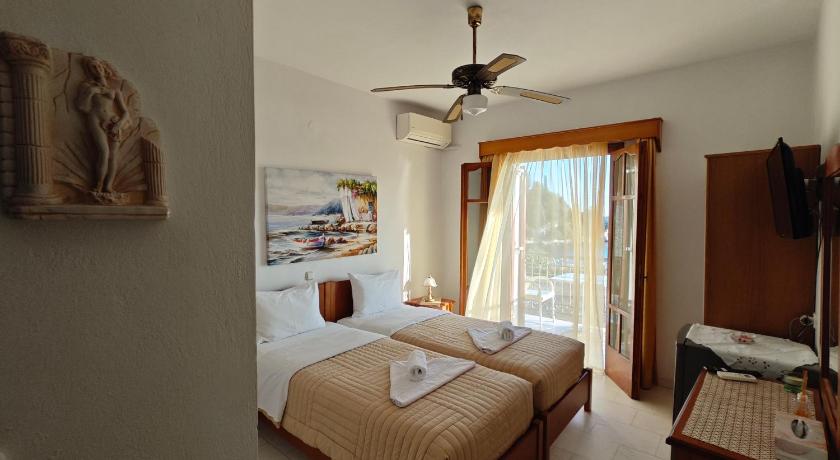 Image of Twin Room with Sea View 0