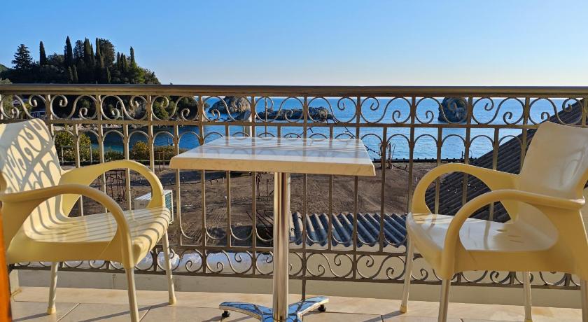 Image of Double Room with Sea View 8