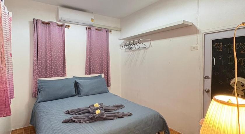 Image of Standard Double Room with Shared Bathroom 6