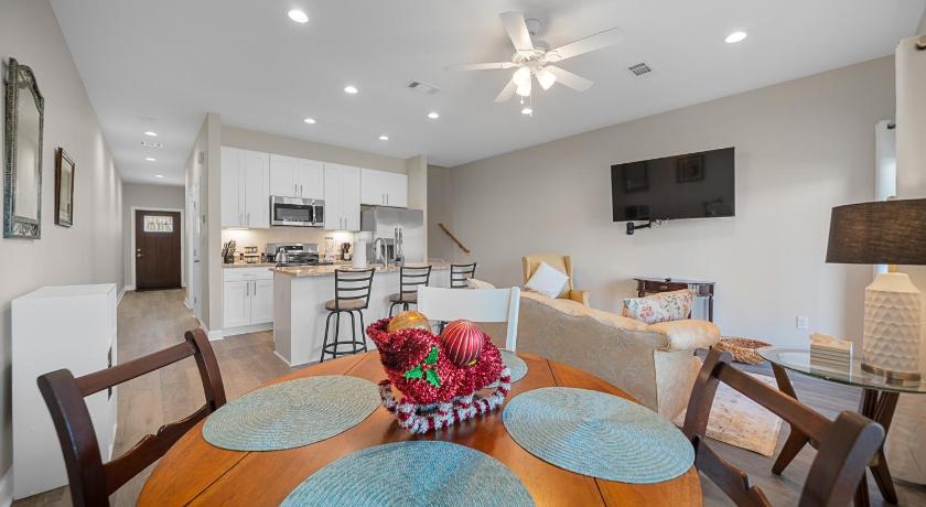 Pebble Beach Condos at Diamondhead Lake -- Near Lake Catherine State Park