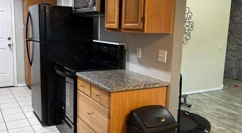오클라호마 시티 (OK) Great Edmond home, near OKC with 3 beds, Wi-fi, cold AC, and central heat, fully fenced backyard 4성급 숙소 외관