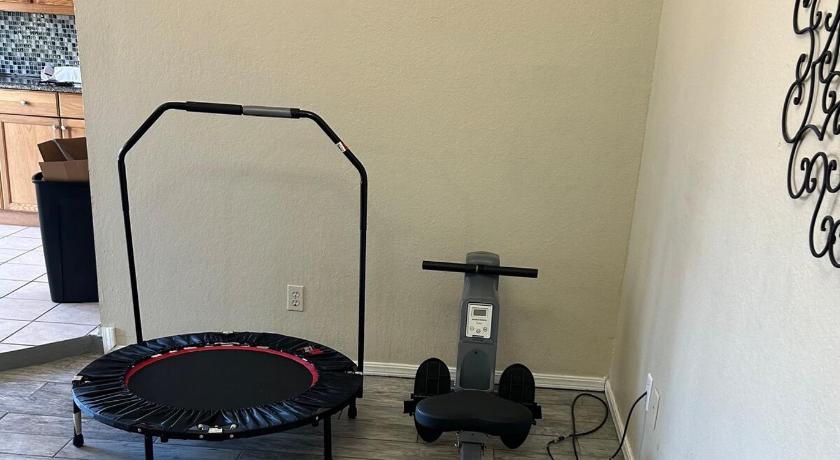 오클라호마 시티 (OK) Great Edmond home, near OKC with 3 beds, Wi-fi, cold AC, and central heat, fully fenced backyard 4성급 숙소 로비