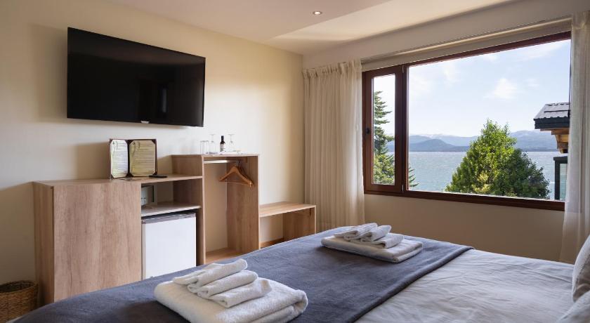 Image of Deluxe Suite with Spa Bath 3
