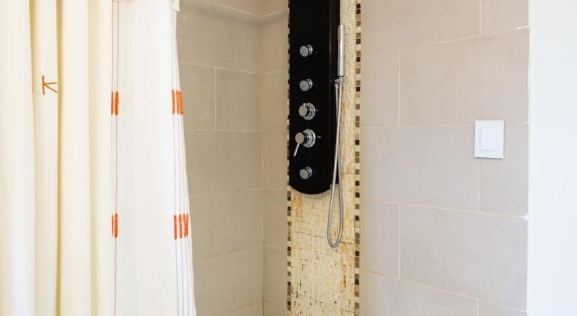 Image of Deluxe Suite with Spa Bath 16
