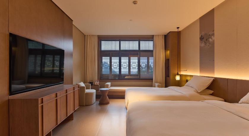 스옌 Wudang Mountain Yunwai Mountain Residence Qiongtan Scenic Area Store 호텔 스위트룸