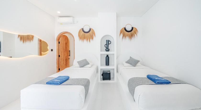 巴厘 Bombora Surf Camp Hotel 1星级 酒店 泳池