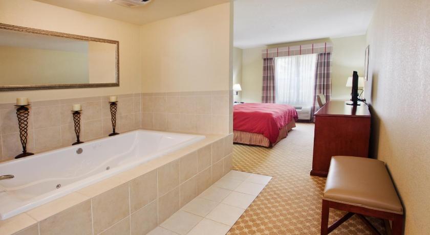 Country Inn & Suites by Radisson, Macon North, GA