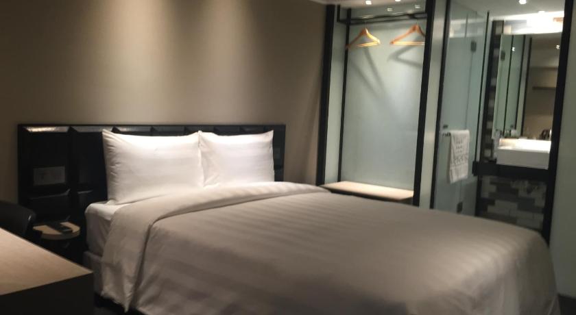 Image of Double No Window 8