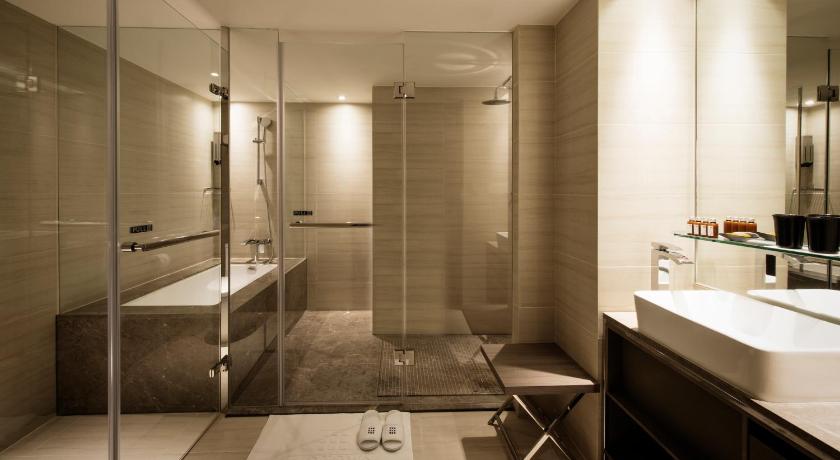 Image of Midtown Suite with King Bed 9