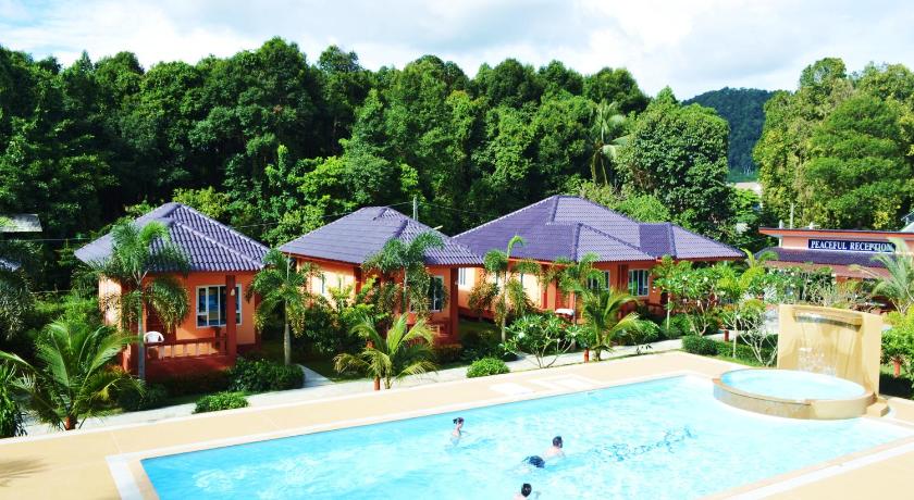 Image of Deluxe Double Bungalow with Garden View 9