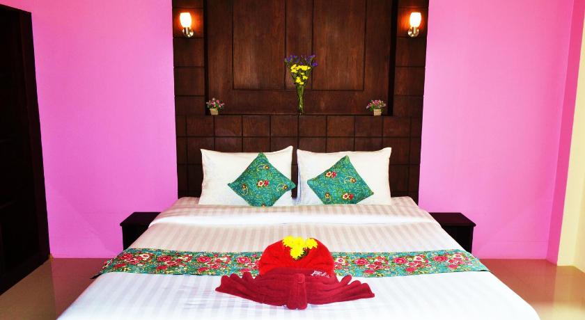 Image of Deluxe Double Bungalow with Garden View 11