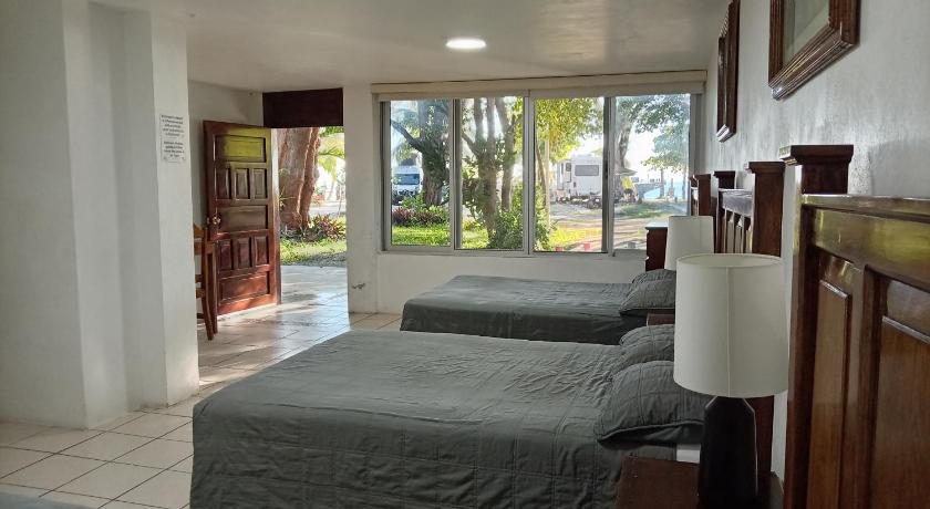 Image of Triple Room with Sea View 1