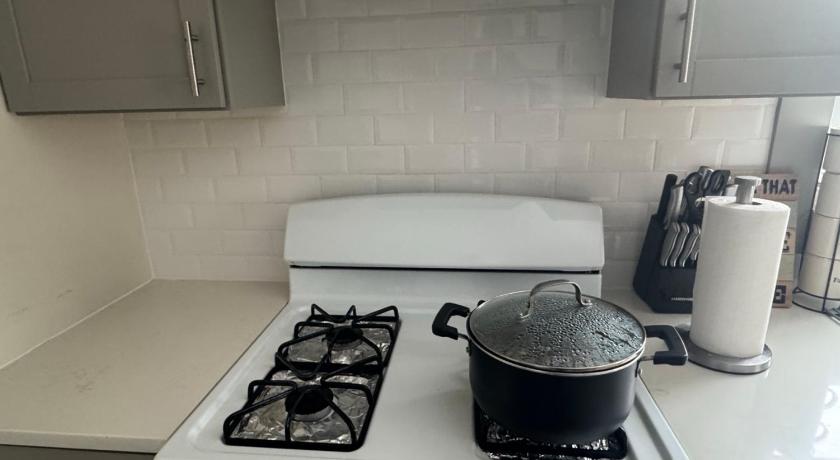 어빙턴 (NJ) 2 Full Beds and Desk 15 min to EWR 3성급 숙소 레스토랑