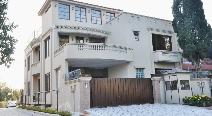 Reina Boutique Hotel – Islamabad, OH