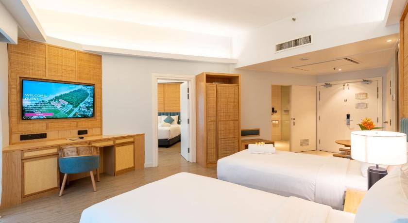Image of Executive Sea-facing Family Suite 1