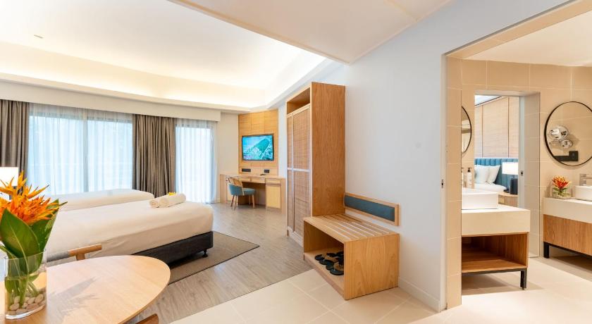 Image of Executive Sea-facing Family Suite 0