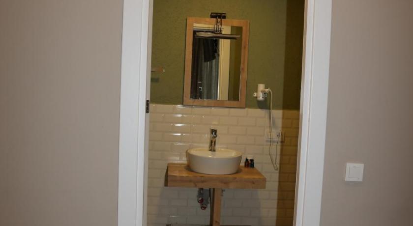 Zoom Airport Hotel - image 4