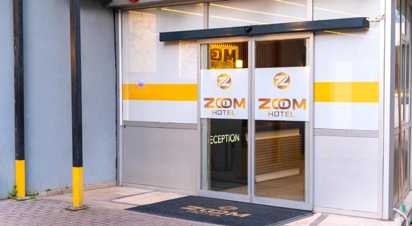 Zoom Airport Hotel - image 2