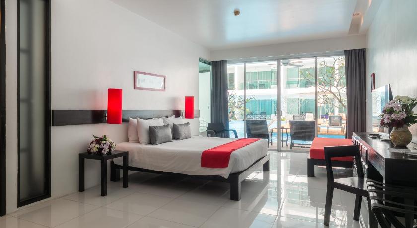 プーケット The Old Phuket Karon Beach Resort 4つ星 ホテル スイート