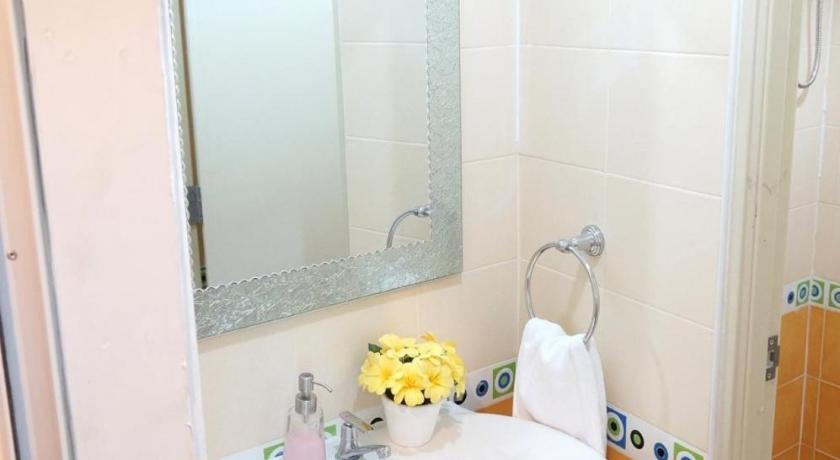 Image of Deluxe King Room 3