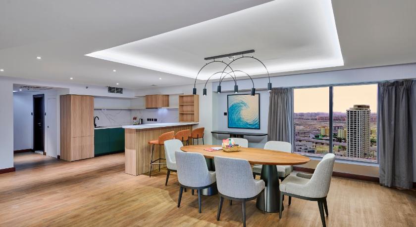 Image of One-Bedroom Penthouse King Suite with City View 3