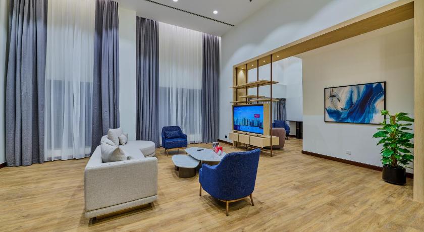 Image of One-Bedroom Penthouse King Suite with City View 4