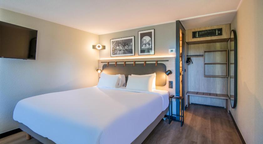 Image of Superior Room - 1 King Bed 3