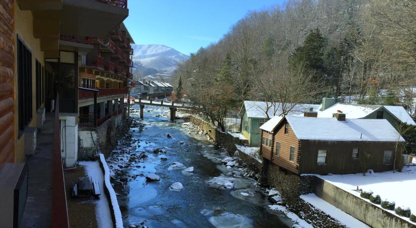 Baymont by Wyndham Gatlinburg On The River