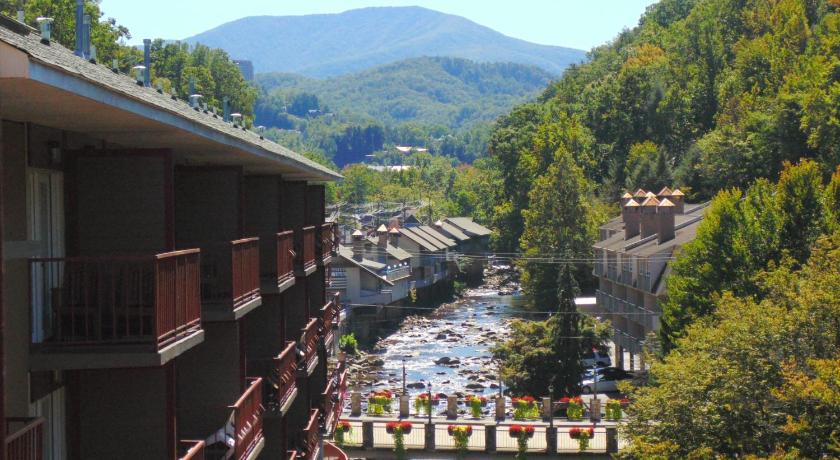 Baymont by Wyndham Gatlinburg On The River