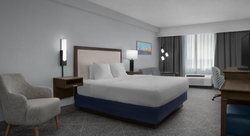 Image of 1 KING BED STUDY WITH SOFABED NONSMOKING 1