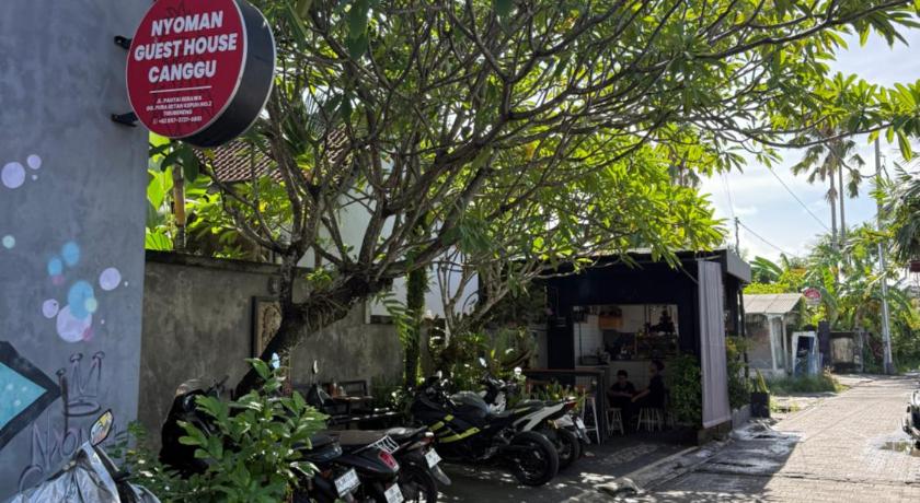 Nyoman Guesthouse Canggu - image 2