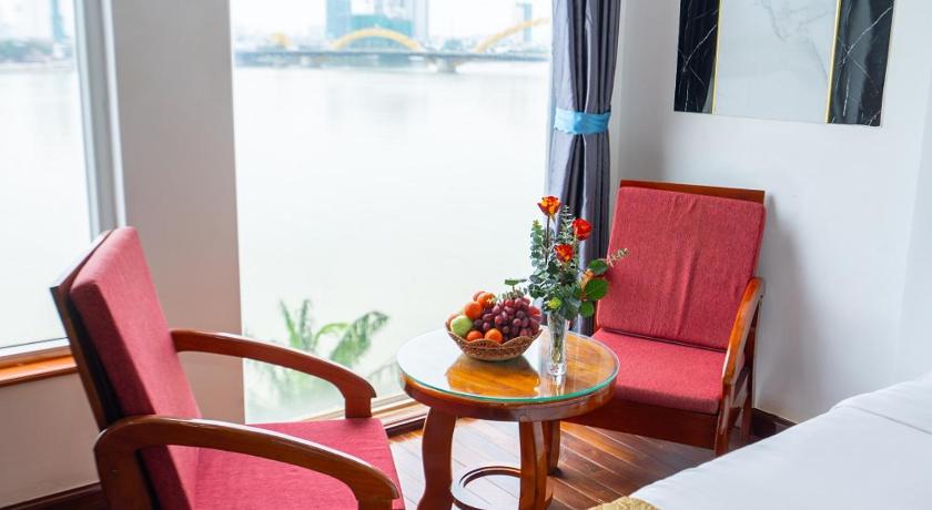 Image of Superior Triple Room with River View 5