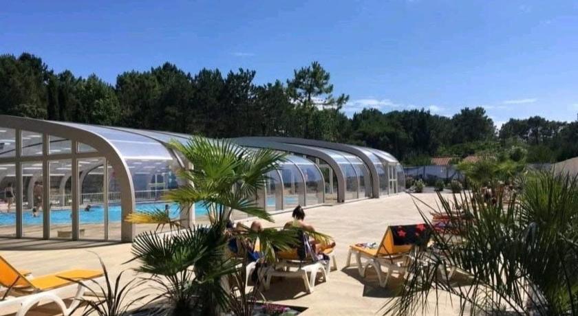 Séjour famille en Vendée - Mobil home 4 personnes avec terrasse & piscines