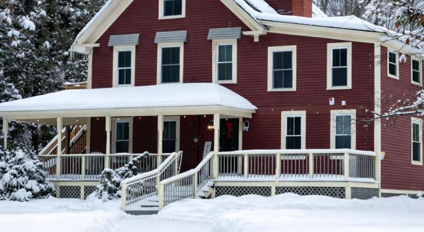 The Aurora Inn & Cottages