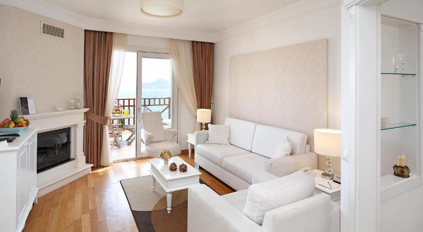 Immagine di Villa Vista Mare con Balcone (Villa Sea View with Balcony) 0