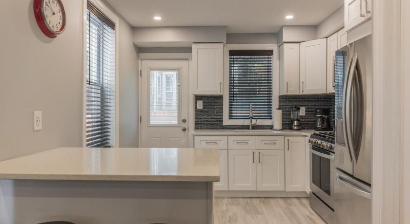 필라델피아 (PA) University City Executive Modern 3BR 2BA Within 5 min to Drexel, University of Pennsylvania, & Child 4성급 숙소 레스토랑