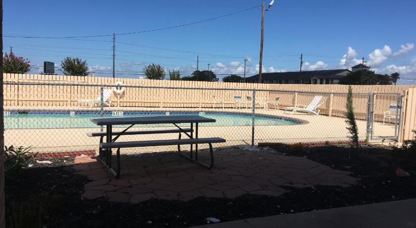 Chaparral Motel photo